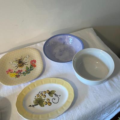 Assorted Kitchen Bowls (K)