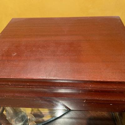 Vintage Oneida silverware In wood box