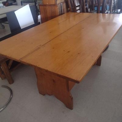 Early American Design Hard Pine Wood Tilt Top Bench Table