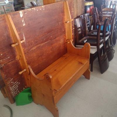 Early American Design Hard Pine Wood Tilt Top Bench Table