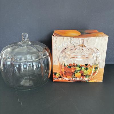 LOT 85: Set of 5 Stained Glass Leaves & Anchor Hocking Glass Pumpkin Jar