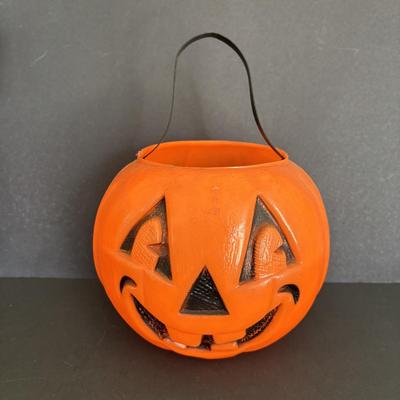 LOT 86: Vintage Halloween Pumpkin Candy Bucket, Relpo Planter & Gorilla Mask along with a 10" Fiber Optic Pumpkin ?