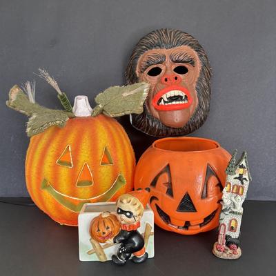 LOT 86: Vintage Halloween Pumpkin Candy Bucket, Relpo Planter & Gorilla Mask along with a 10" Fiber Optic Pumpkin ?