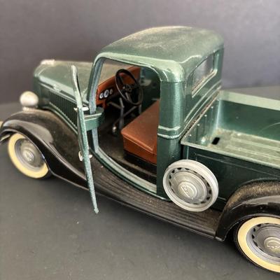 LOT 106: Coca-Cola Die Cast Trucks & Holiday Dual Classic Carrier Truck