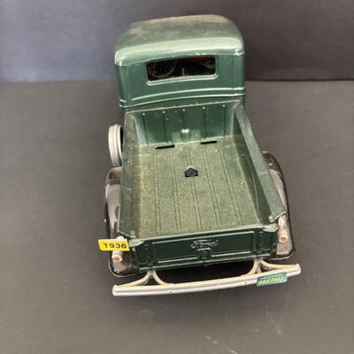 LOT 106: Coca-Cola Die Cast Trucks & Holiday Dual Classic Carrier Truck