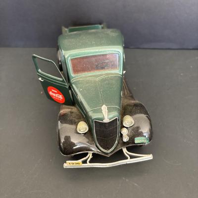 LOT 106: Coca-Cola Die Cast Trucks & Holiday Dual Classic Carrier Truck