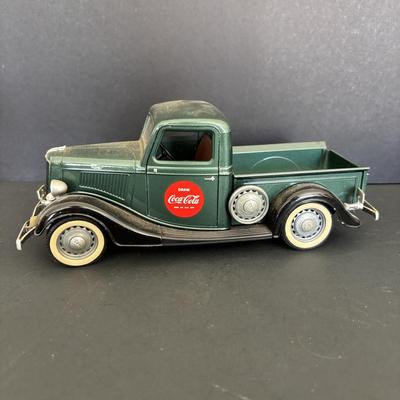 LOT 106: Coca-Cola Die Cast Trucks & Holiday Dual Classic Carrier Truck
