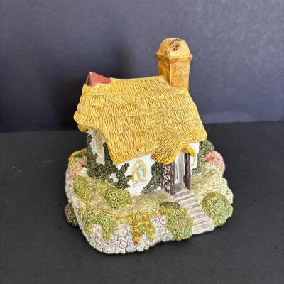 LOT 108: Oval Metal w/Dome Glass 1939 World's Fair Picture Frame, Swanbourne Cottage Collection (4), 3-D Diorama of Anne Hathaway...