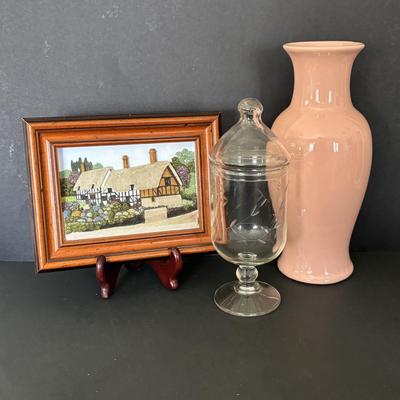 LOT 108: Oval Metal w/Dome Glass 1939 World's Fair Picture Frame, Swanbourne Cottage Collection (4), 3-D Diorama of Anne Hathaway...