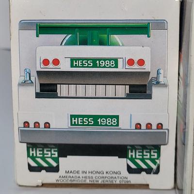 LOT 113: 1988 & 1990-1994 Vintage HESS Holiday Collection Complete with Original Boxes and Components