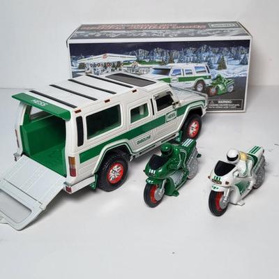LOT 114: 2000-2004 HESS Holiday Collection Complete with Original Packaging and Components