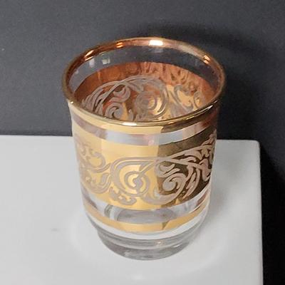 LOT 126: Vintage MCM Glass Collection: Dorothy Thorpe Silver Polka Dot Dashes Glasses & Gold Trim Shot Glasses
