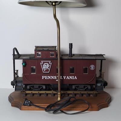 LOT 135: Pennsylvania Railroad Caboose Lamp