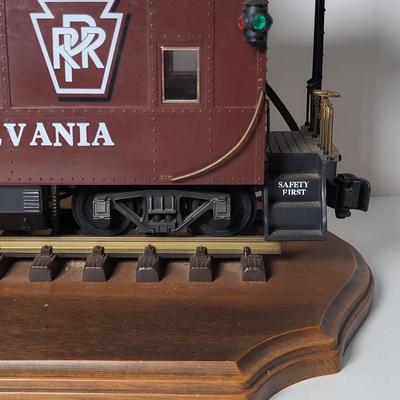 LOT 135: Pennsylvania Railroad Caboose Lamp
