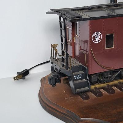 LOT 135: Pennsylvania Railroad Caboose Lamp