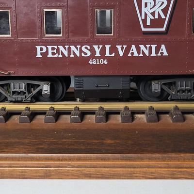 LOT 135: Pennsylvania Railroad Caboose Lamp