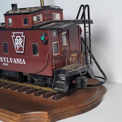 LOT 135: Pennsylvania Railroad Caboose Lamp