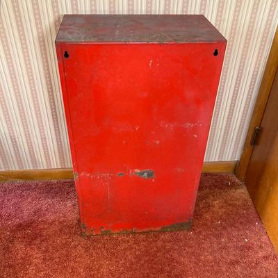 LOT 136: Vintage Snap-on Tools Hanging Cabinet
