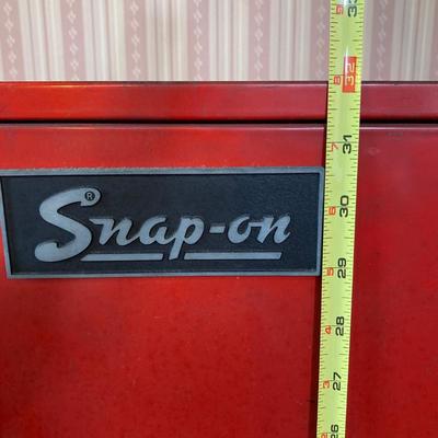 LOT 136: Vintage Snap-on Tools Hanging Cabinet