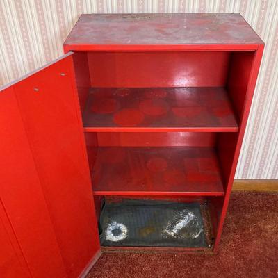 LOT 136: Vintage Snap-on Tools Hanging Cabinet