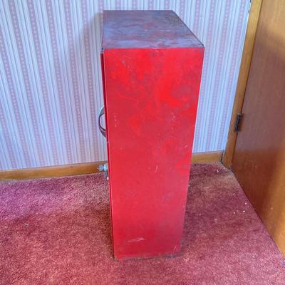 LOT 136: Vintage Snap-on Tools Hanging Cabinet