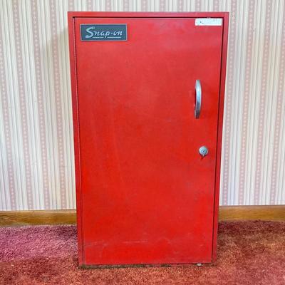 LOT 136: Vintage Snap-on Tools Hanging Cabinet