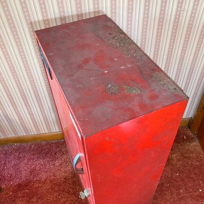 LOT 136: Vintage Snap-on Tools Hanging Cabinet
