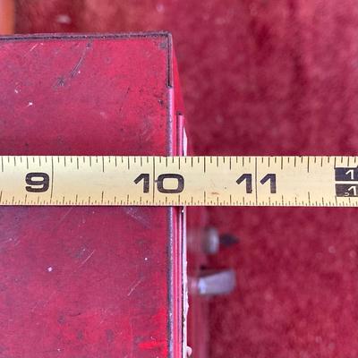 LOT 136: Vintage Snap-on Tools Hanging Cabinet