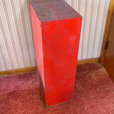 LOT 136: Vintage Snap-on Tools Hanging Cabinet