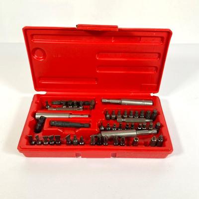 LOT 144: Collection of Drill Bits - Snap-on DBRXC121PC ThunderBit High Performance Heavy-duty, Snap-on Magnetic and Blue Point Set