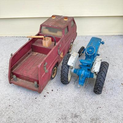 LOT 149: Vintage Metal Toys - Dump Truck, Fire Engine and Tractors - Tonka, Buddy L and More