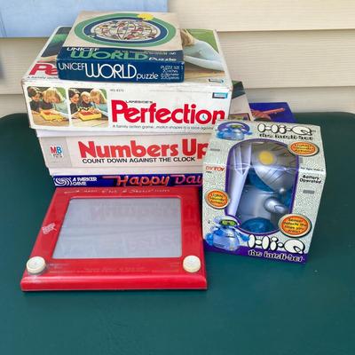 LOT 151: Vintage Toys - Hi-Q, Perfection, Happy Days, Etch a Sketch, Numbers Up and More