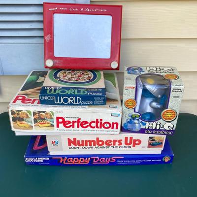 LOT 151: Vintage Toys - Hi-Q, Perfection, Happy Days, Etch a Sketch, Numbers Up and More