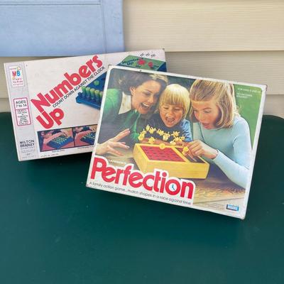 LOT 151: Vintage Toys - Hi-Q, Perfection, Happy Days, Etch a Sketch, Numbers Up and More