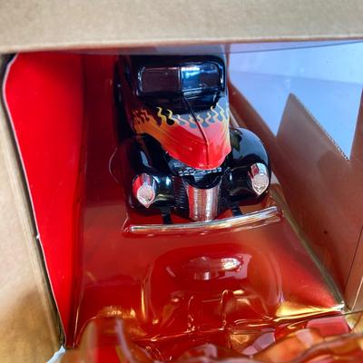 LOT 155: Red, Hot & Rollin Snap-on Diecast Car, T-Shirt Adult Size XL and Cap (New Old Stock / Tags)