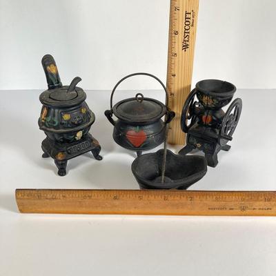 LOT 202: Sweet Miniature Cast Iron Set