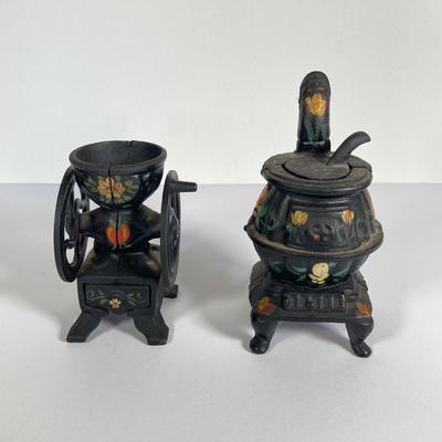 LOT 202: Sweet Miniature Cast Iron Set