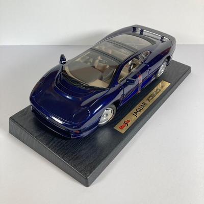 LOT 204: Collectible Diecast Cars - 1957 Chevrolet Corvette and Maisto 1992 Jaguar XJ220 in Original Box