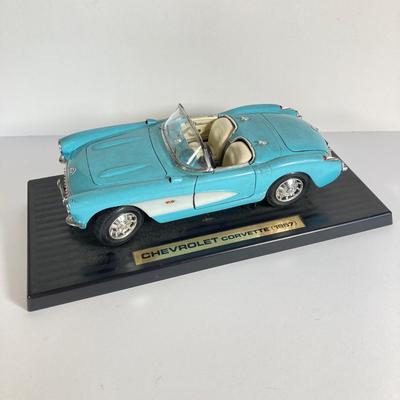 LOT 204: Collectible Diecast Cars - 1957 Chevrolet Corvette and Maisto 1992 Jaguar XJ220 in Original Box