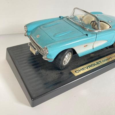LOT 204: Collectible Diecast Cars - 1957 Chevrolet Corvette and Maisto 1992 Jaguar XJ220 in Original Box