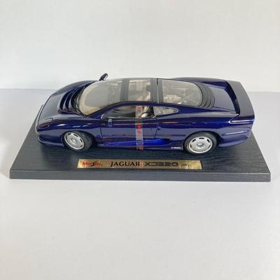 LOT 204: Collectible Diecast Cars - 1957 Chevrolet Corvette and Maisto 1992 Jaguar XJ220 in Original Box