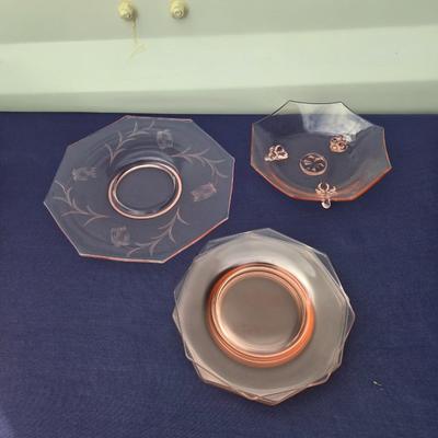 Sale Photo Thumbnail #7: Lot consists of 1 bowl,a serving plate & 5 salad plates