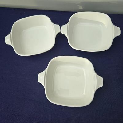 Sale Photo Thumbnail #14: Lot of 3 Corning Ware petite pans in
Cornflower bluepattern