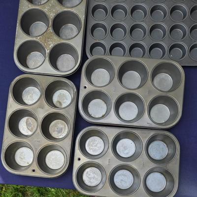 Sale Photo Thumbnail #27: 4 xl muffin pans & 1- 24 count mini muffin pan