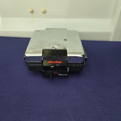 Sale Photo Thumbnail #31: Fastbake waffle iron