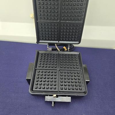 Sale Photo Thumbnail #32: Fastbake waffle iron