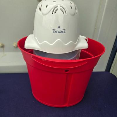 Sale Photo Thumbnail #33: New Rival Ice Cream Maker, missing handle on bucket