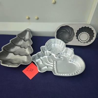 Sale Photo Thumbnail #39: Christmas Tree xake pan, Cupid Cake pan with heart & a cupcake pan