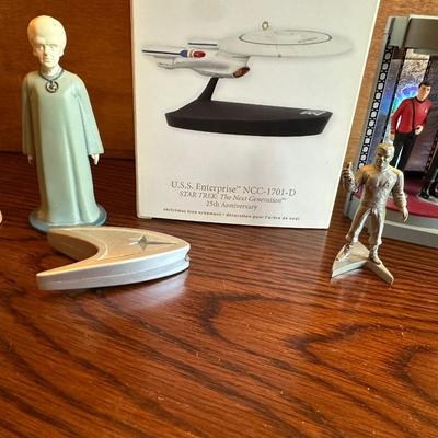 STAR TREK FIGURES AND COLLECTIBLES