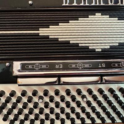 SAM FERRI DIAMOND ACCORDION IN CASE